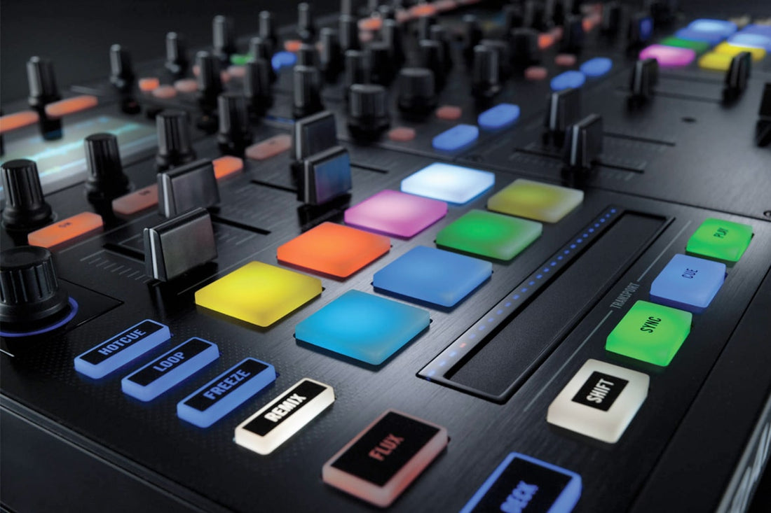 Native Instruments TRAKTOR Kontrol S8 Mixer, Audio Interface and Decks
